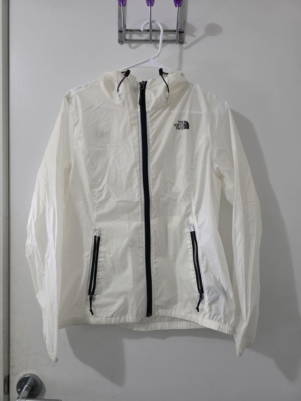 The North Face Men's White Lightweight Hooded Windbreaker